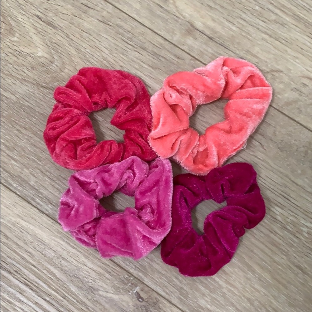 4-pack velvet scrunchies